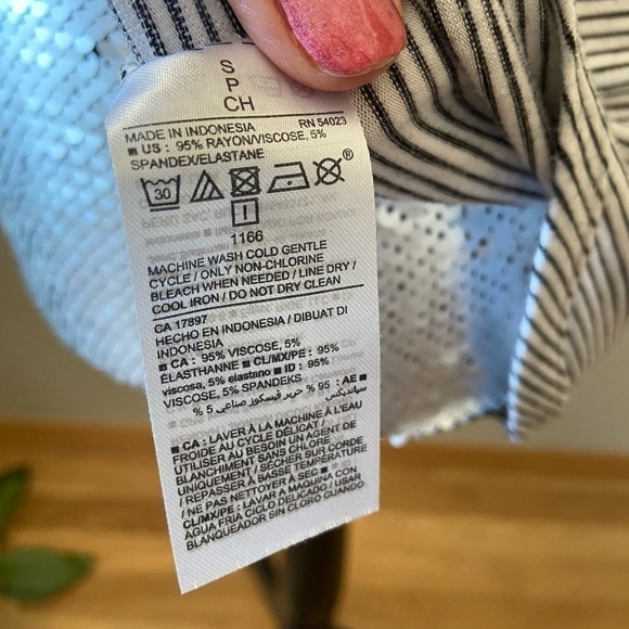 ⭐️2 FOR $20⭐️ Old Navy LUXE Tie Front Striped Tank. Size Small - Picture 2 of 11